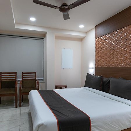 Collection O Simran Raghuveer Para Rajkot Exterior foto