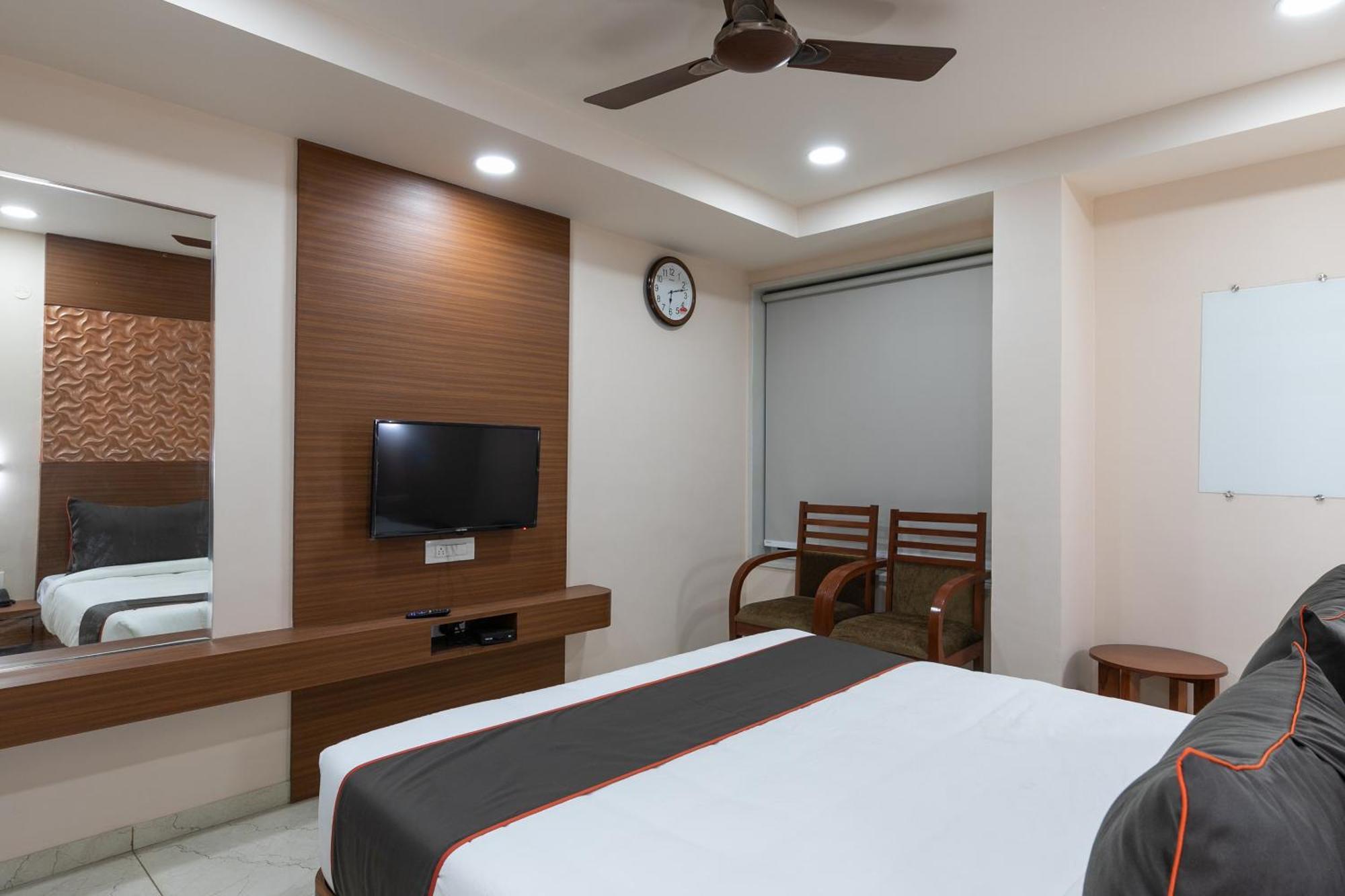 Collection O Simran Raghuveer Para Rajkot Exterior foto