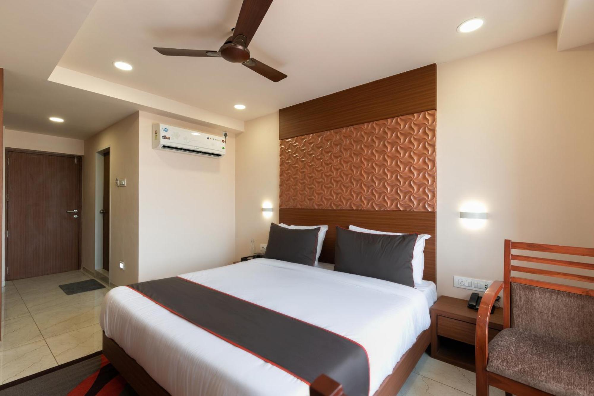 Collection O Simran Raghuveer Para Rajkot Exterior foto