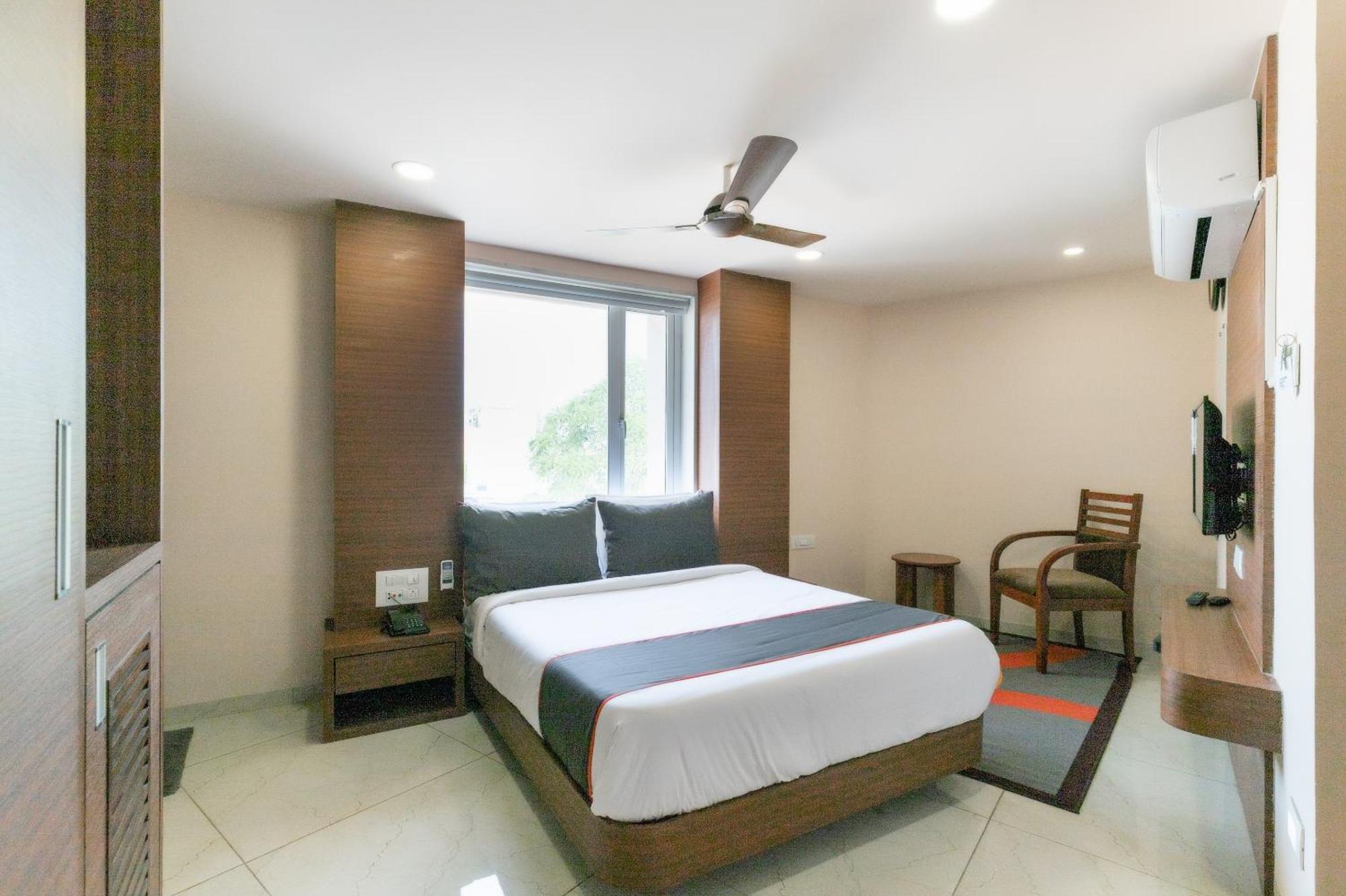 Collection O Simran Raghuveer Para Rajkot Exterior foto