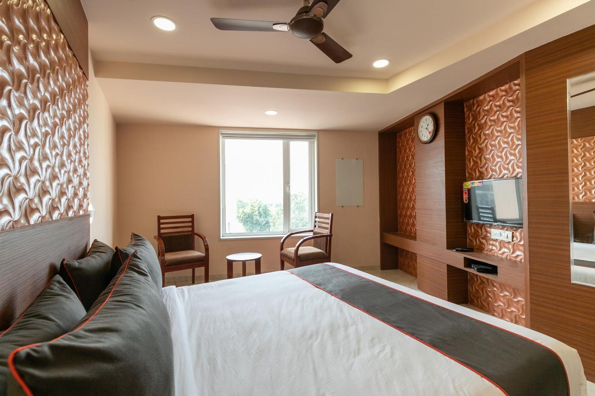 Collection O Simran Raghuveer Para Rajkot Exterior foto