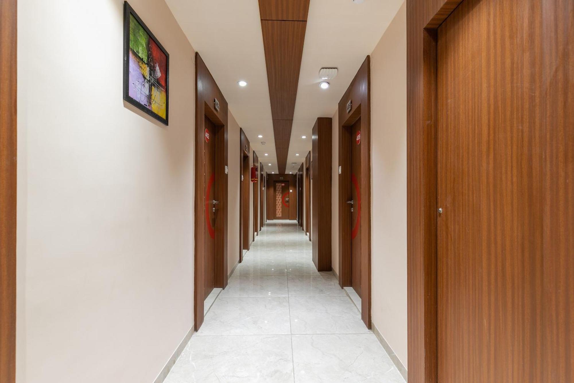 Collection O Simran Raghuveer Para Rajkot Exterior foto